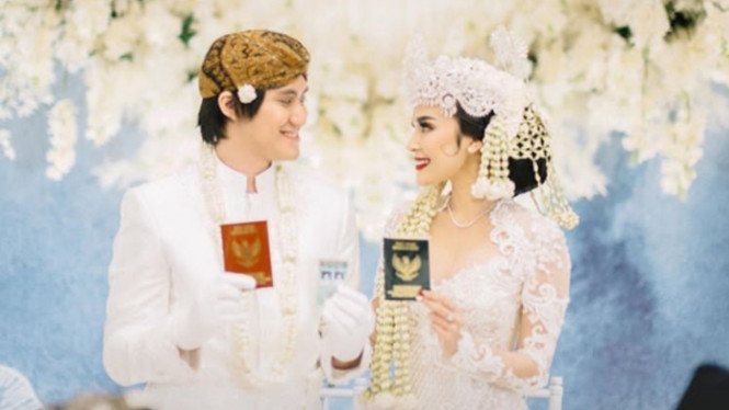 Instagram/thebridestory