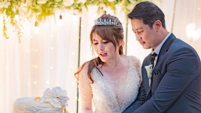 Instagram/@angelalee87