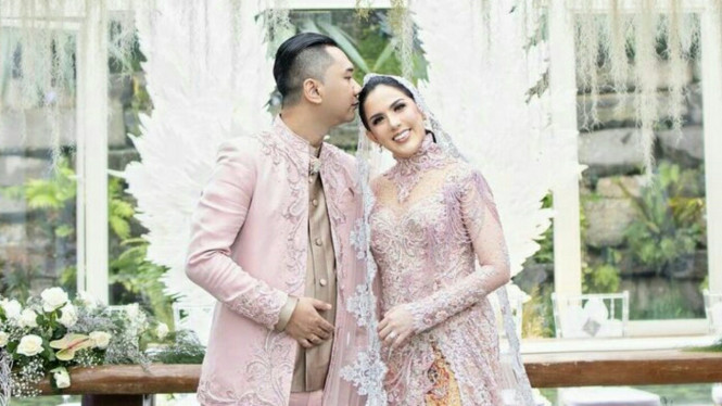 Instagram/@sallyadelia