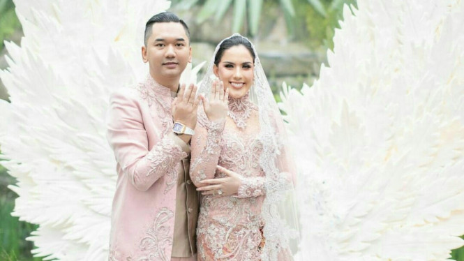 Instagram/@sallyadelia