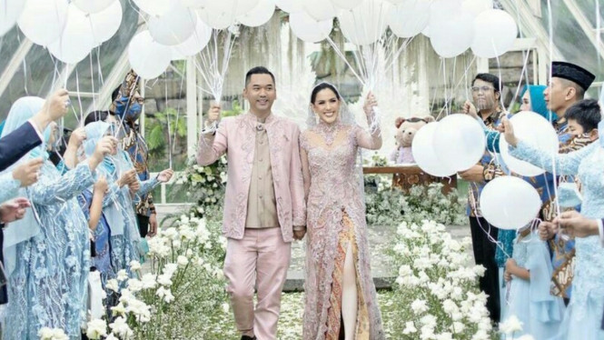 Instagram/@sallyadelia