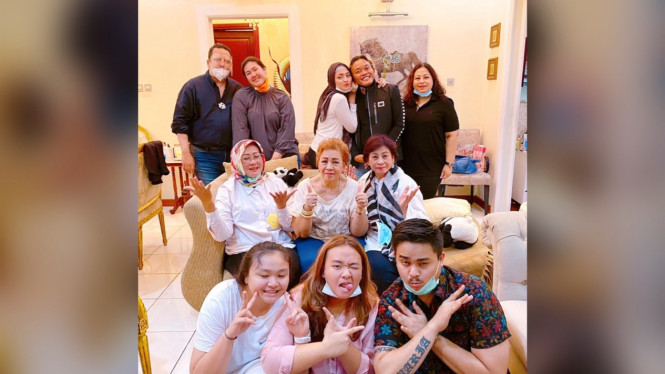 Instagram/@nathalieholscher