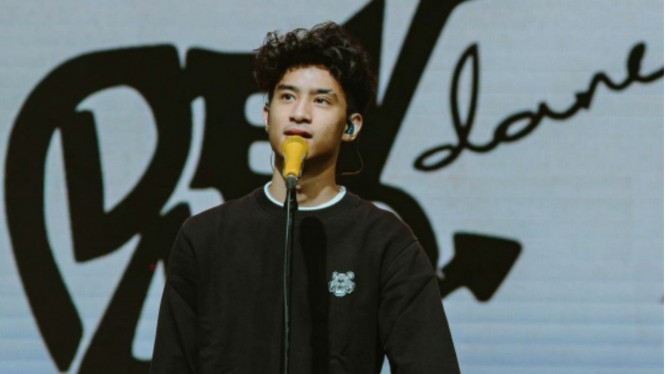 Instagram/@devdanendra