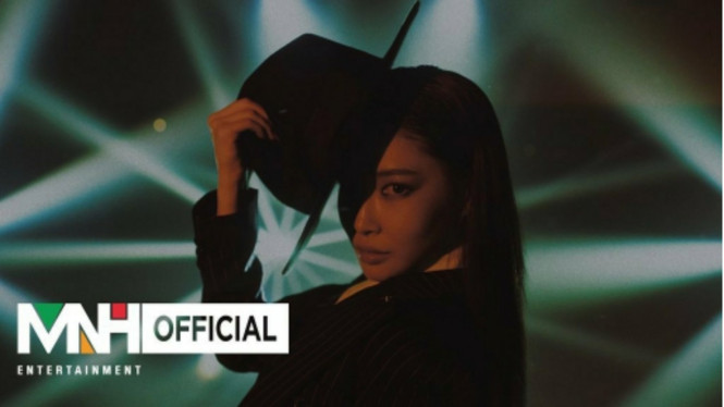 Instagram/@chungha_official