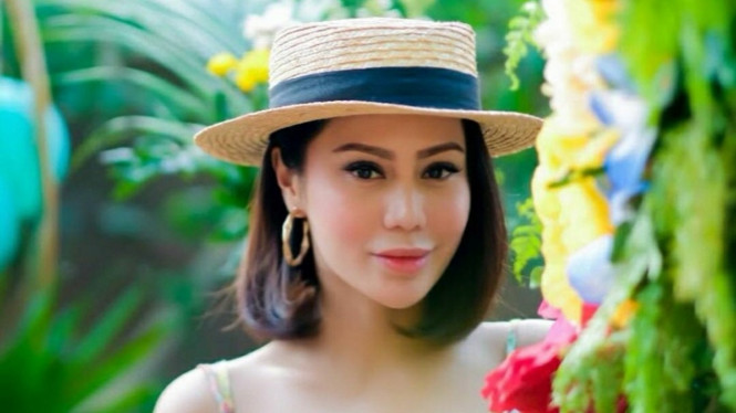 Instagram/@vickyzainal24