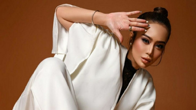 Instagram/@vickyzainal24