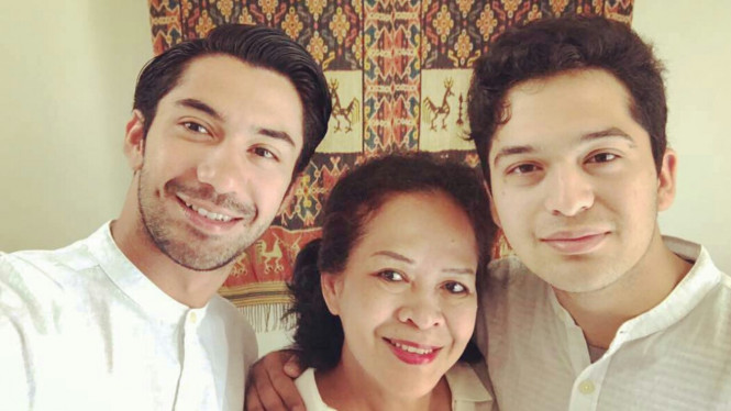 Instagram/@officialpilarez