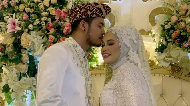 Instagram/@ellysugigi_real_