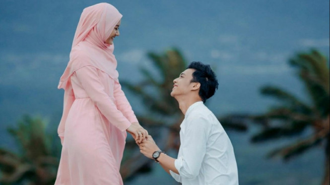 Instagram/@rey_mbayang