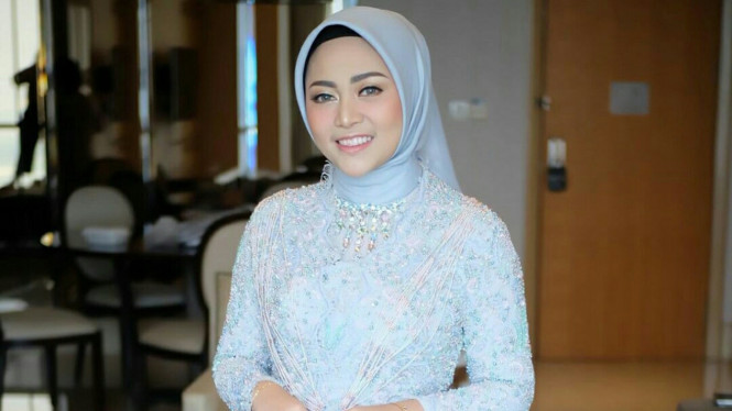 Instagram/@rachelvennya