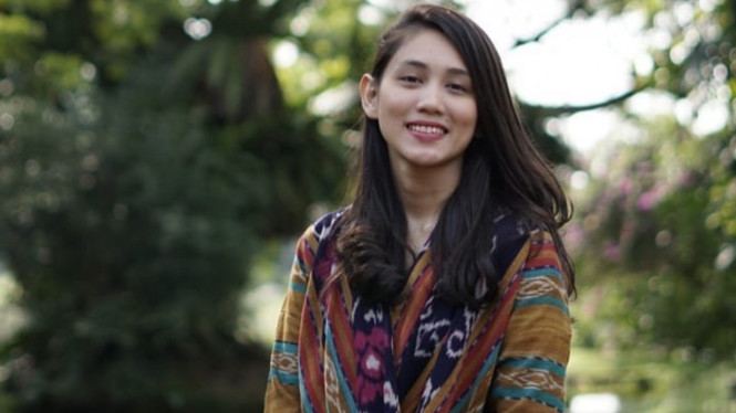 Instagram/@athirafarina