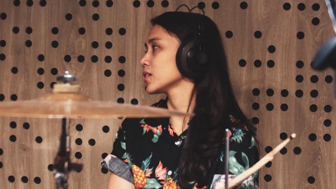 Instagram/@athirafarina