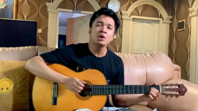 Instagram/@classics_fay