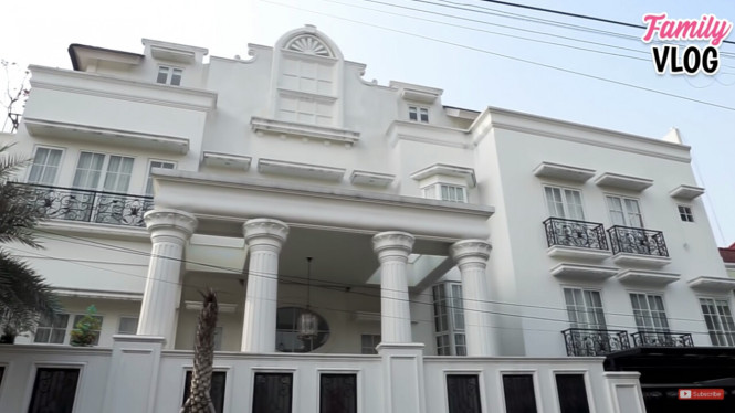 Youtube/Ussy Andhika Official