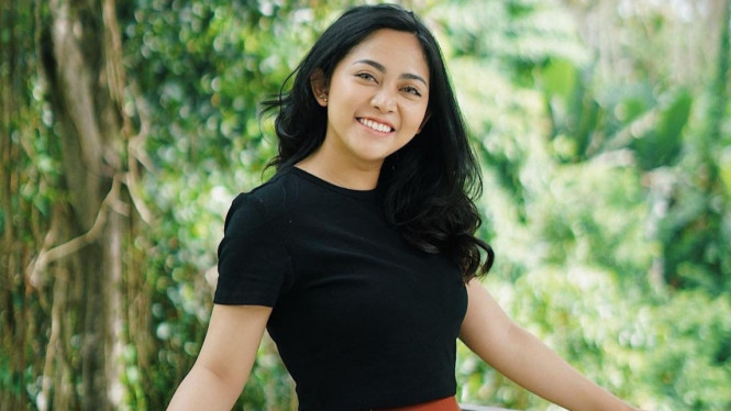 Instagram/ @rachelvennya