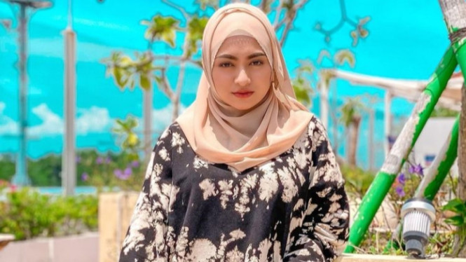 Instagram/nathalieholscher