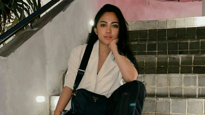 Instagram/@rachelvennya