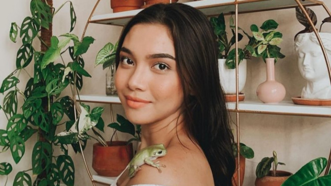 Instagram/angelagilsha