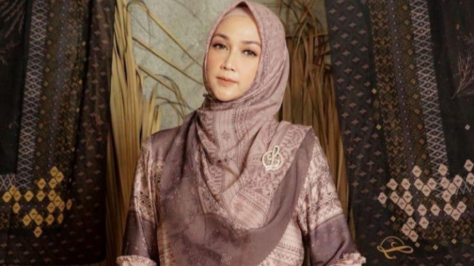 Instagram/dinalorenza1975