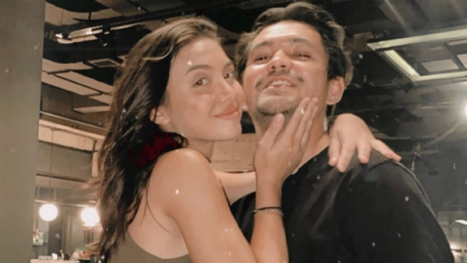 Instagram/@angelagilsha