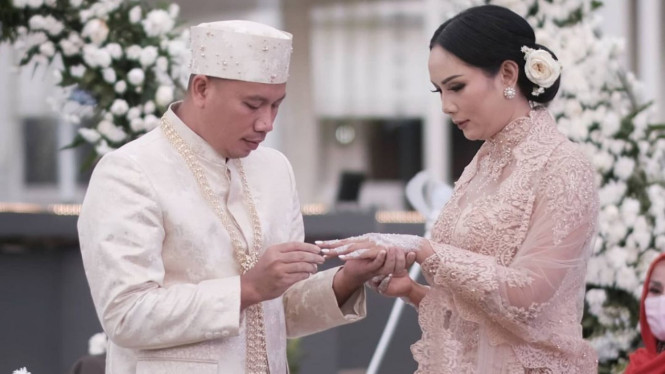 Instagram/@adieth_firstmoment