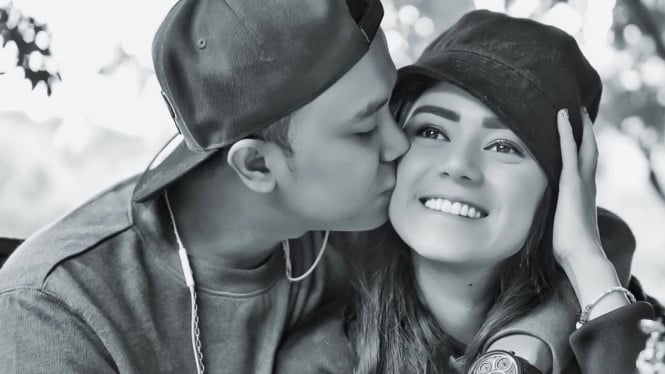 Instagram/ @dennislyla