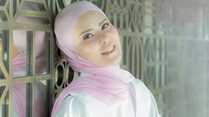 Instagram/angellelga