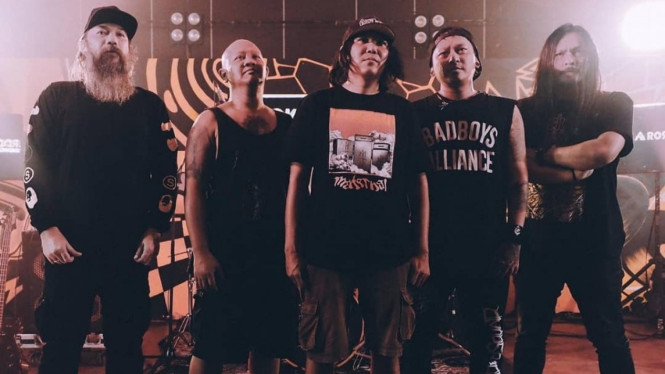 Instagram/ @possessedtomerch