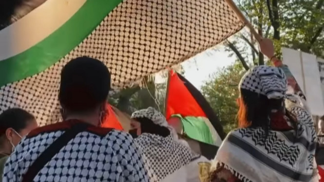 Instagram/bellahadid