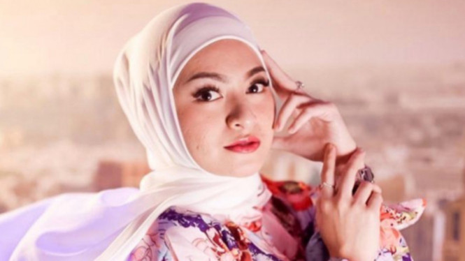 instagram/nathalieholscher