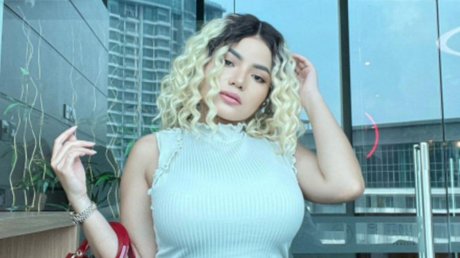 instagram/dinar_candy