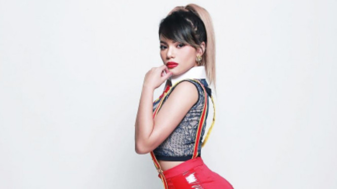 instagram/dinar_candy