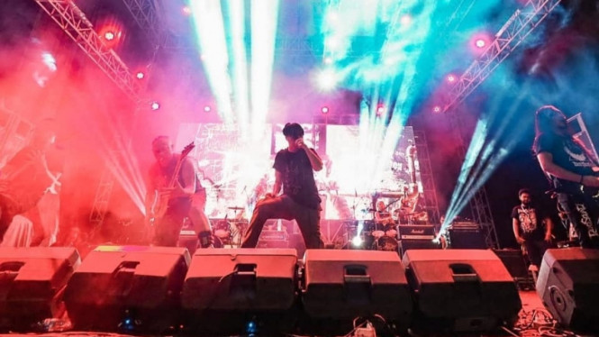 Instagram/ @possessedtomerch