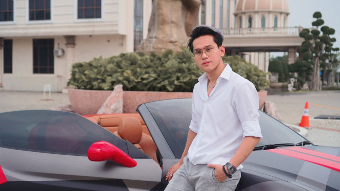 Instagram/ @indrakenz