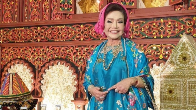 Instagram/ @ellykasimofficial