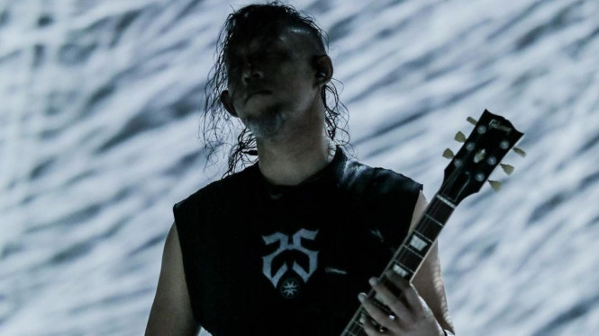 Instagram/ @ebenbkch