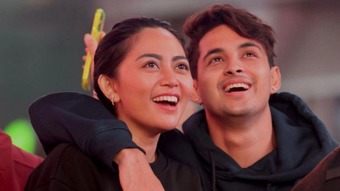 Instagram/rachelvennya