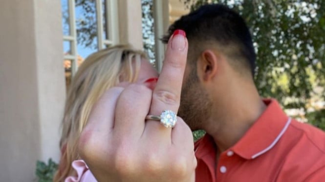 Instagram/samasghari