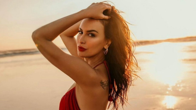 Instagram/sophia_latjuba88