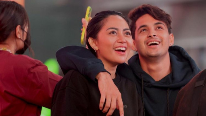 Instagram/Rachelvennya