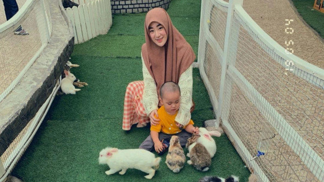 Instagram/ @larissachou