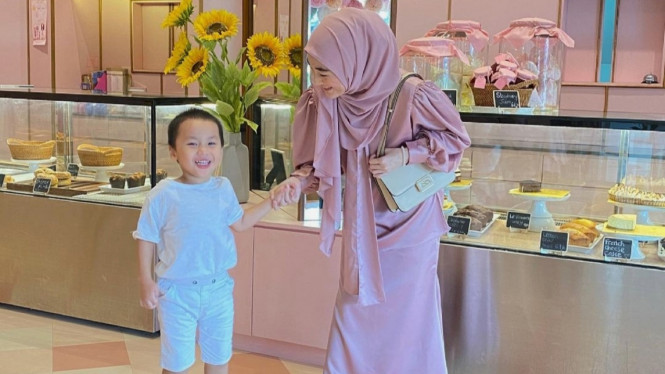 Instagram/ @larissachou