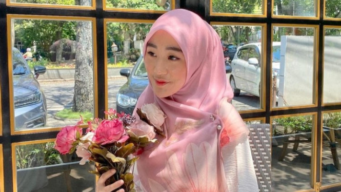 Instagram/larissachou