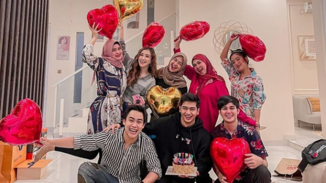 Instagram/riaricis1795