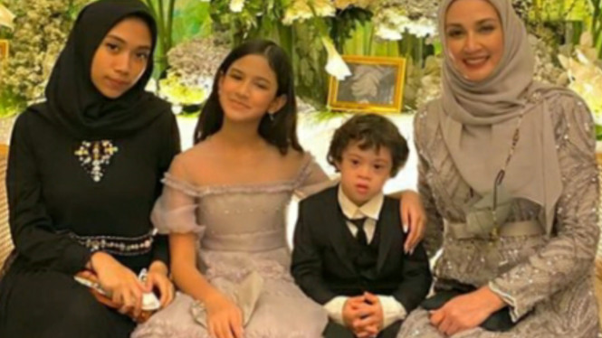 Instagram/Dinalorenza1975