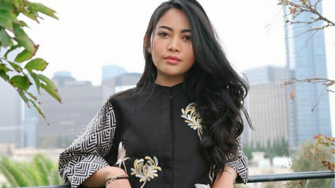 Instagram/Rachelvennya