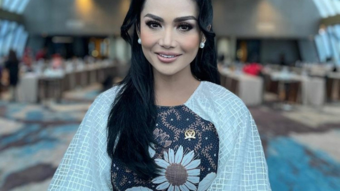 Instagram/Krisdayantilemos