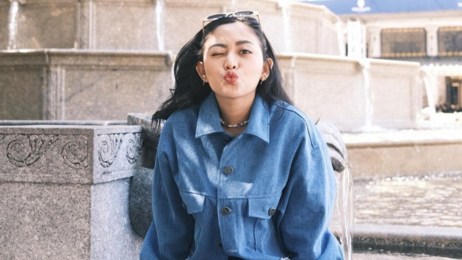 Instagram/ @rachelvennya