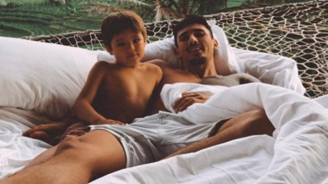 Instagram/alexanderbarackel