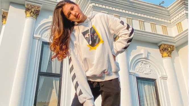 Instagram/zoeabbasjackson